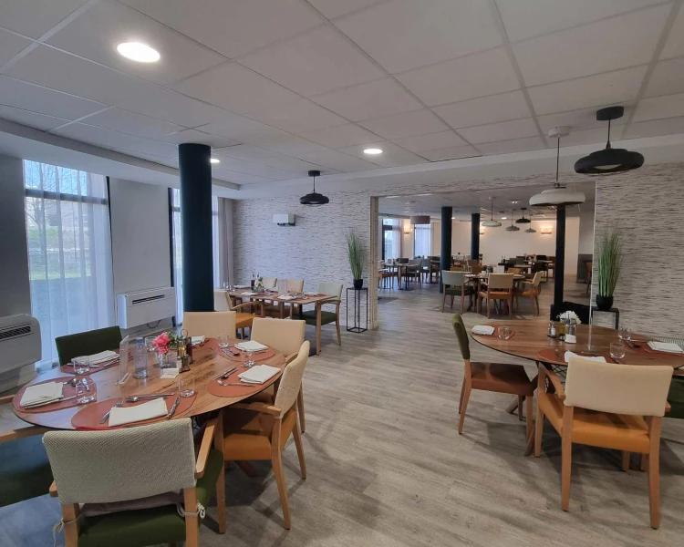 residence-senior-chateauroux-restaurant.jpg
