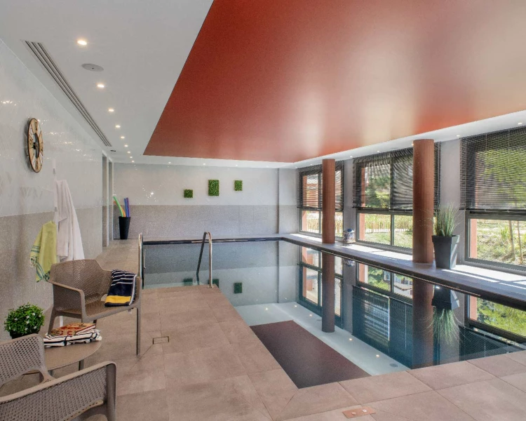 residence-senior-domitys-piscine.jpg