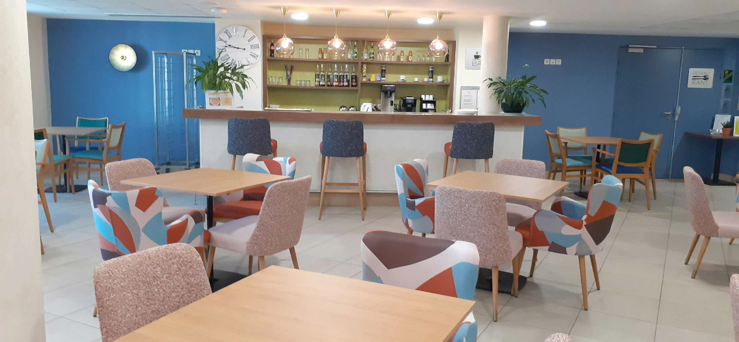 residence-senior-domitys-bar.jpg