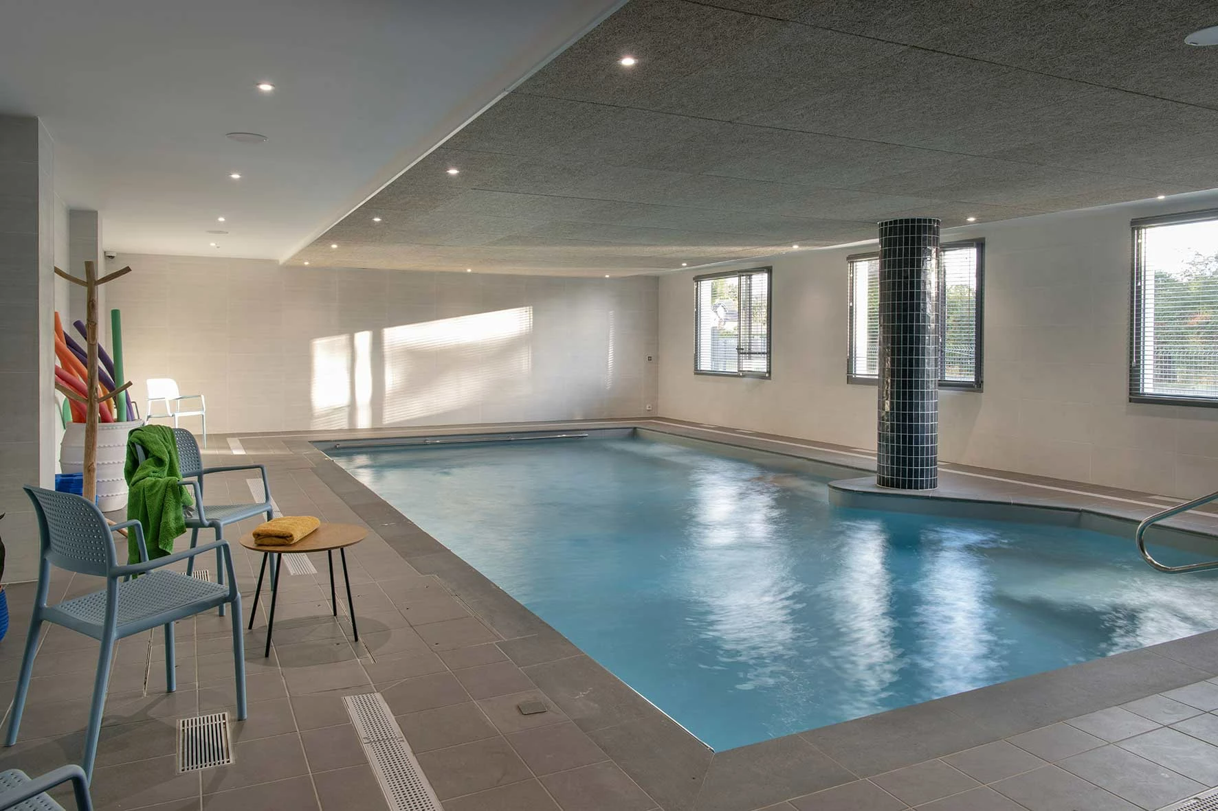 residence-senior-domitys-piscine.jpg