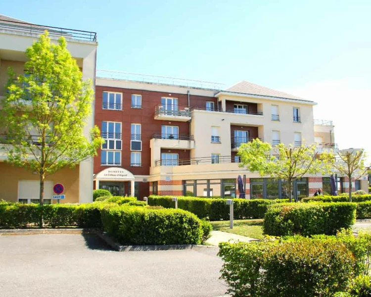 residence-senior-saint-doulchard-exterieur.jpg