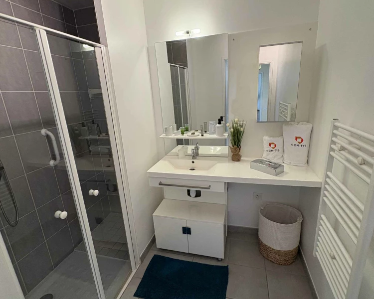 residence-senior-saint-doulchard-salle-de-bain.jpg