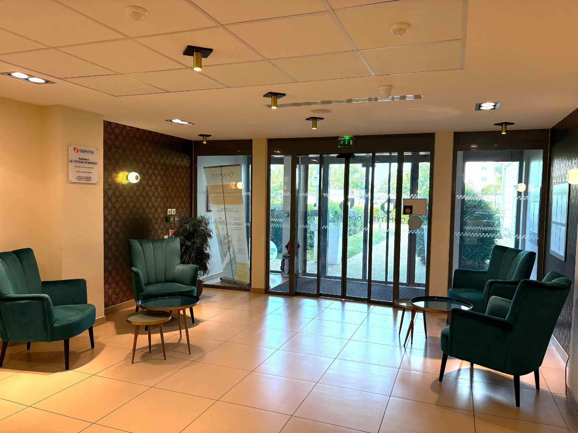 residence-senior-saint-doulchard-accueil.jpg