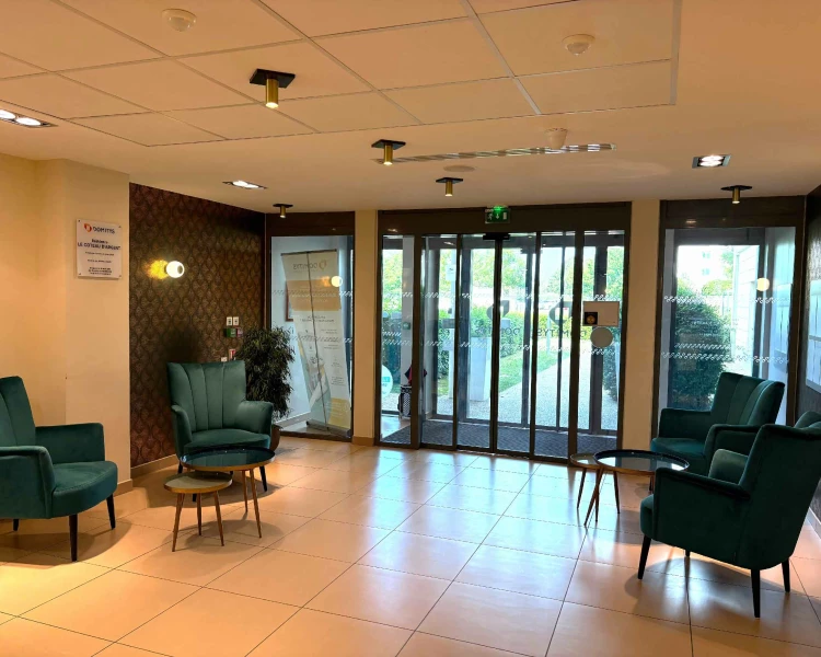residence-senior-saint-doulchard-accueil.jpg