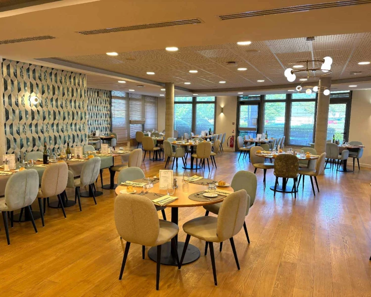 residence-senior-saint-doulchard-restaurant.jpg