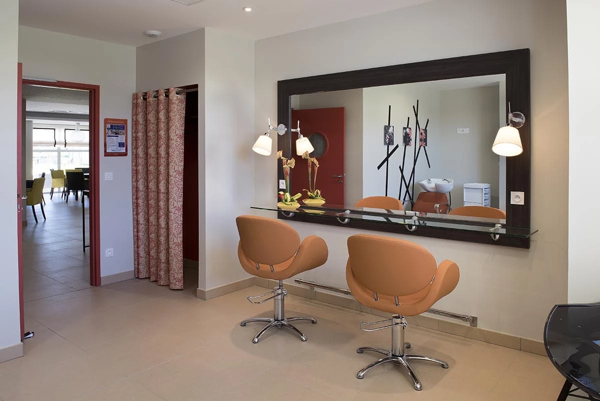 résidence senior poitiers coiffeur