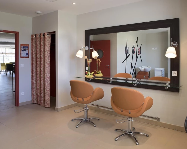 résidence senior poitiers coiffeur