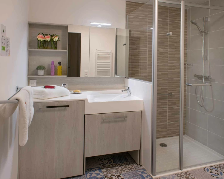 residence-senior-salle-de-bain-T2.jpg
