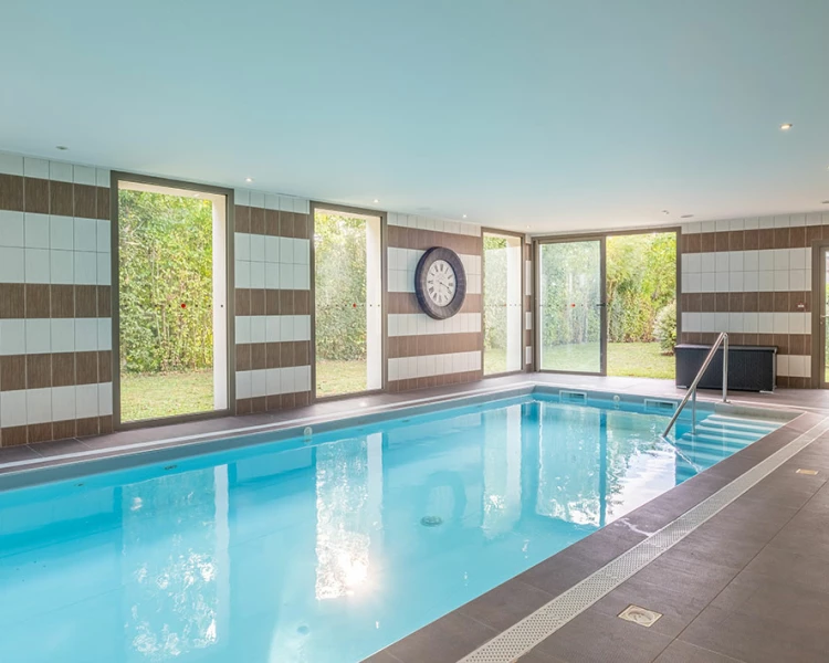 Domitys-Fondettes-piscine.jpg
