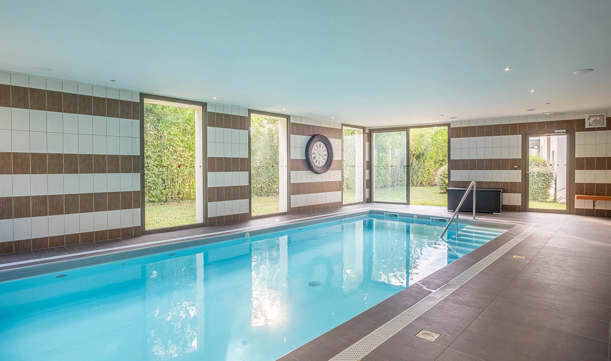 Domitys-Fondettes-piscine.jpg