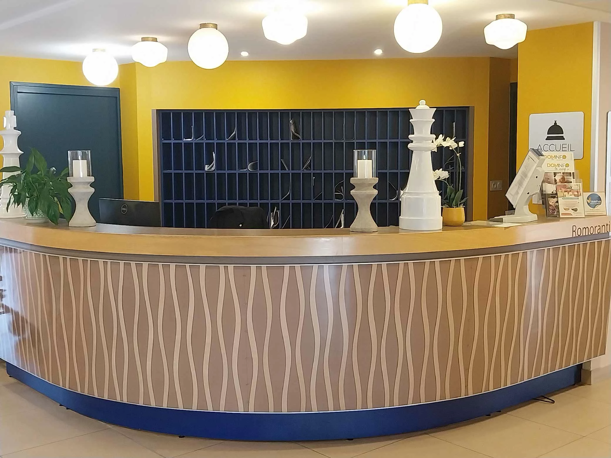 residence-senior-romorantion-accueil.jpg