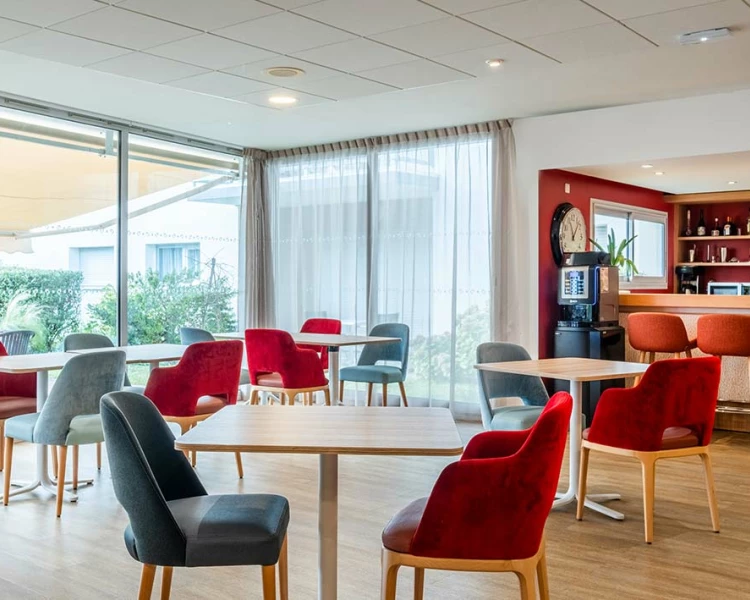 Residence-senior-bar.jpg
