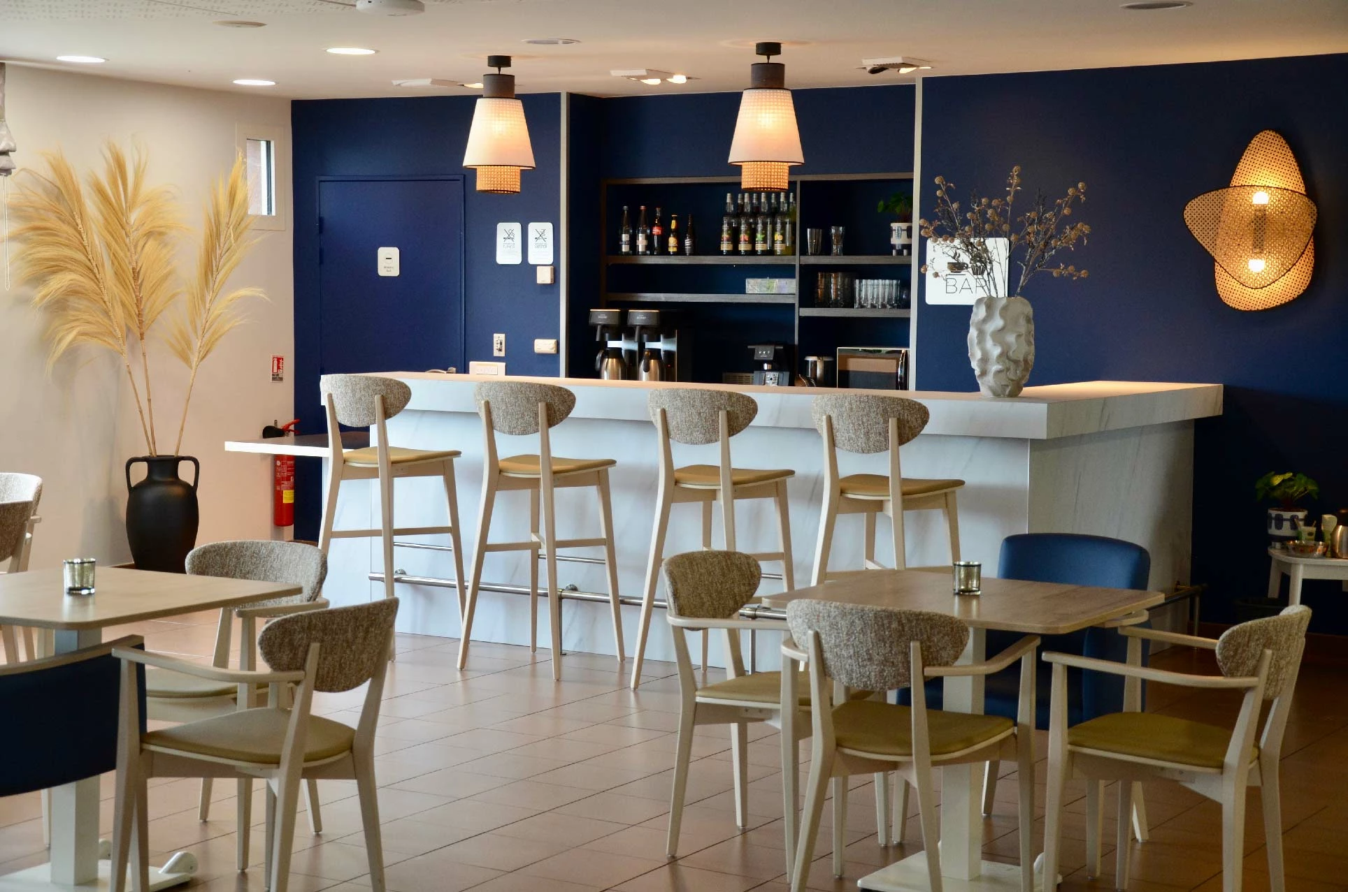 residence-senior-domitys-bar.jpg