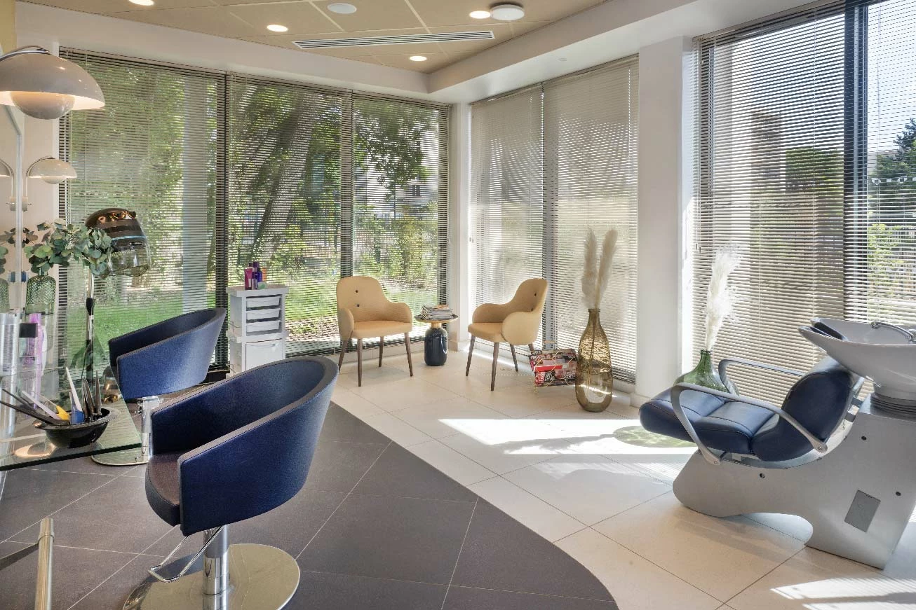 residence-senior-domitys-coiffeur.jpg