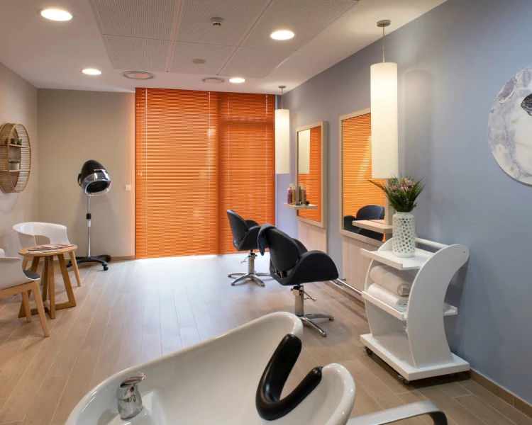 residence-senior-domitys-coiffeur.jpg