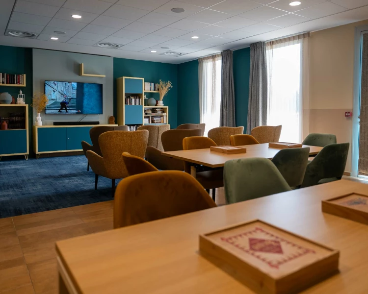 residence-senior-domitys-salon.jpg