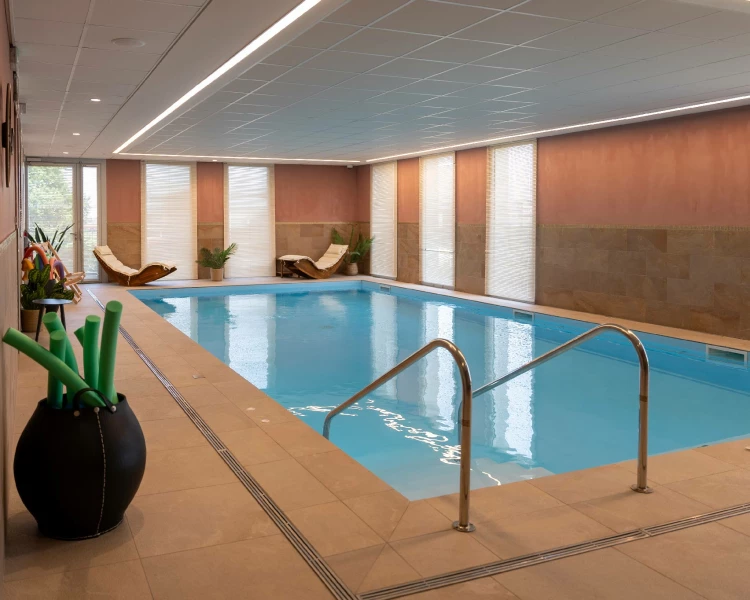 residence-senior-domitys-piscine-2.jpg