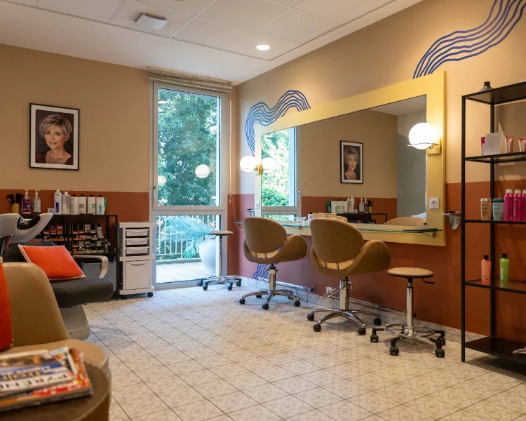 residence-senior-domitys-coiffeur.jpg