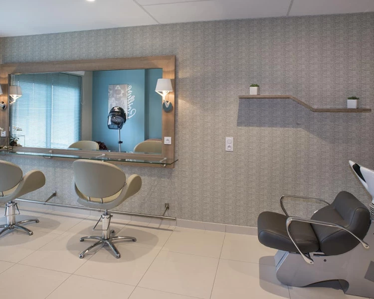 residence senior concarneau coiffeur