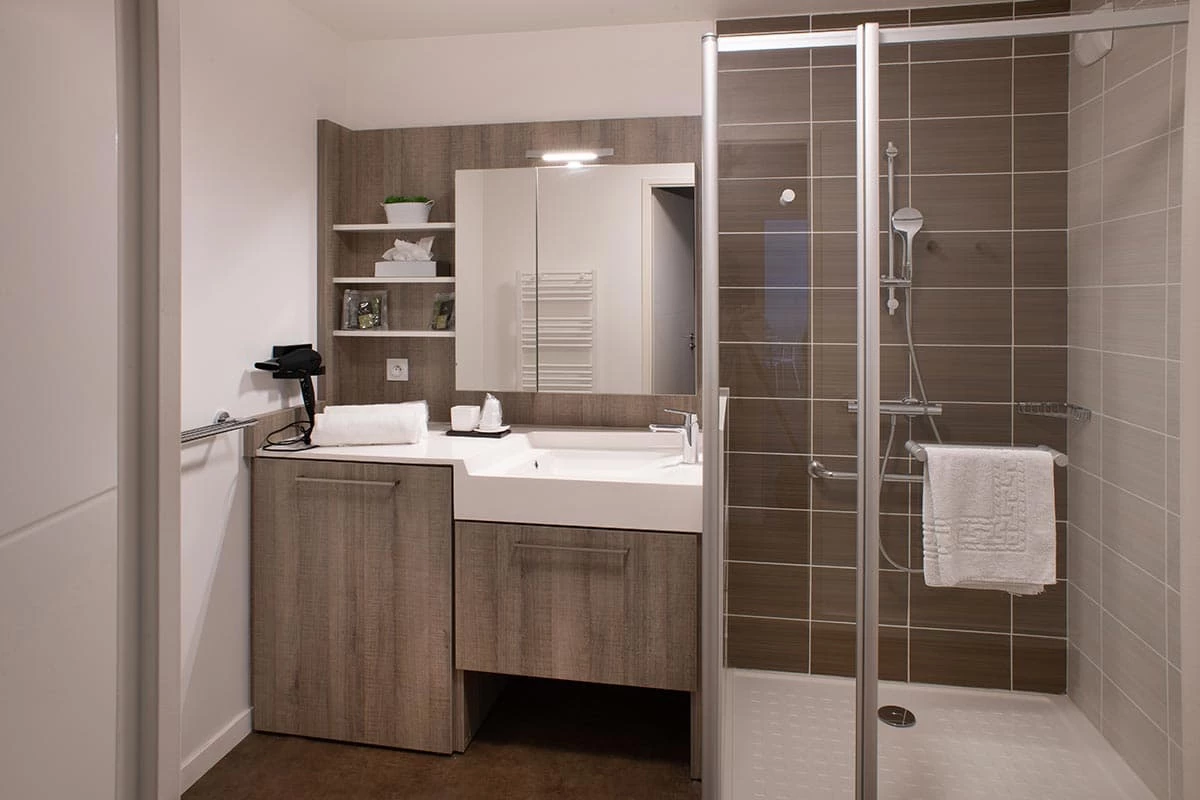 résidence senior perros guirec salle de bain