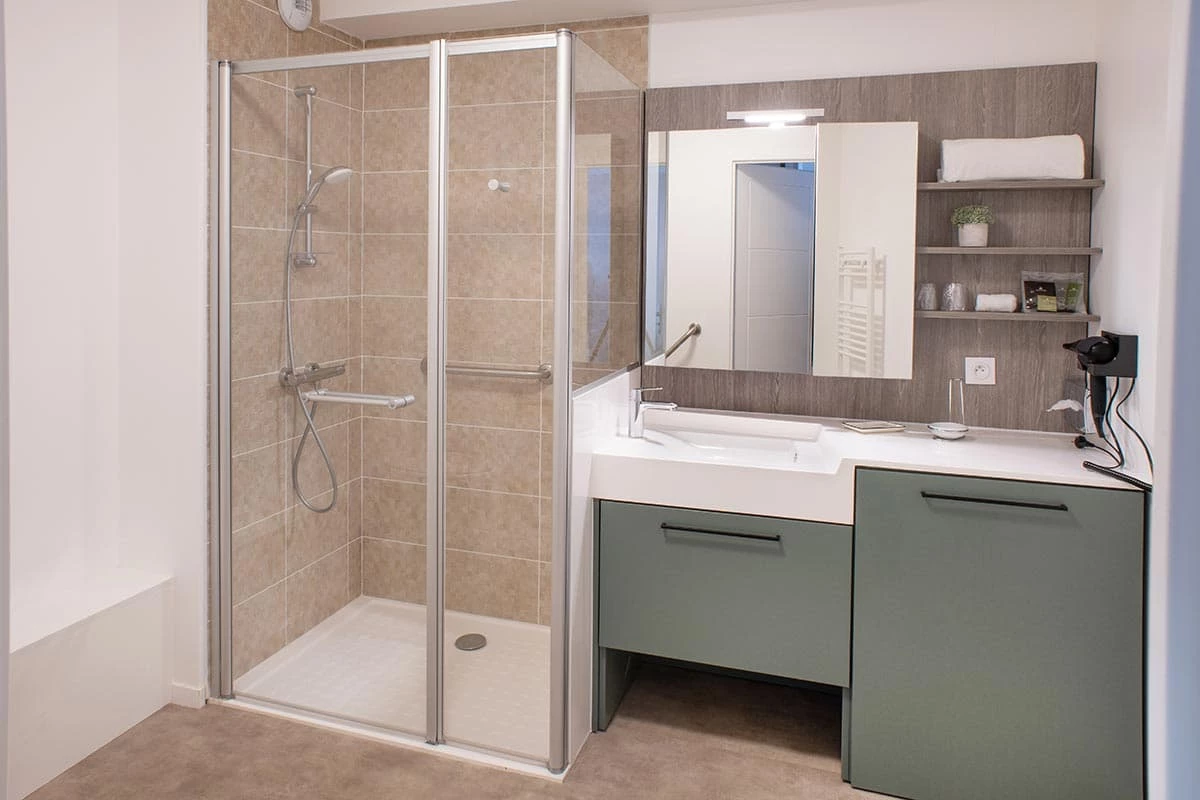 residence senior mont saint aignan salle de bain