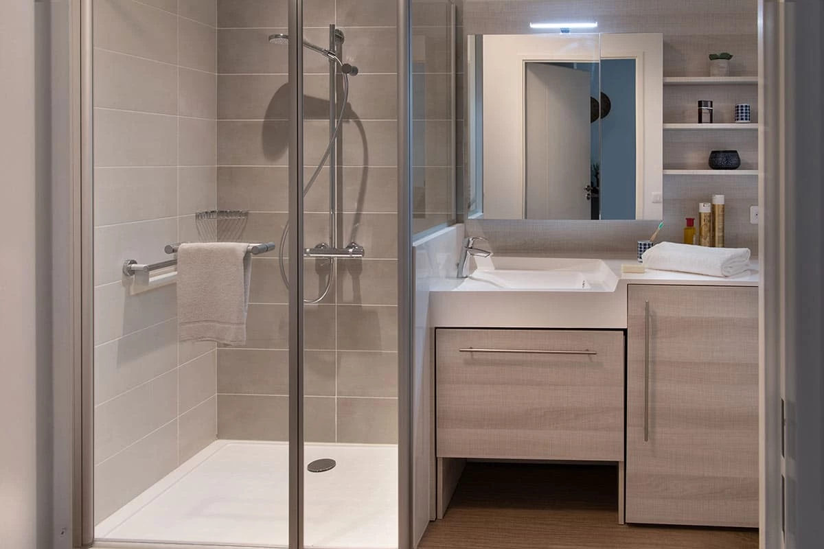 résidence senior montelimar salle de bain