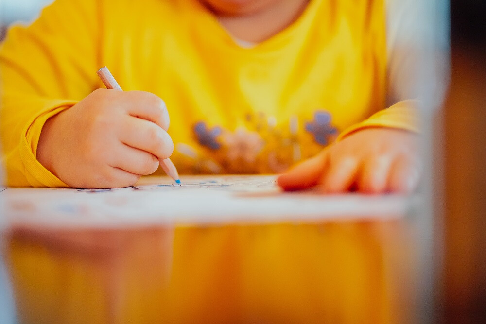 Enfant qui dessine