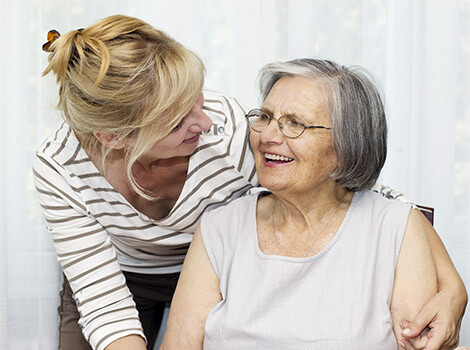 Femme senior et fille