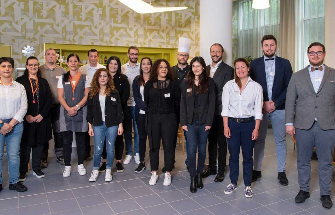 résidence senior Rouen exterieur equipe