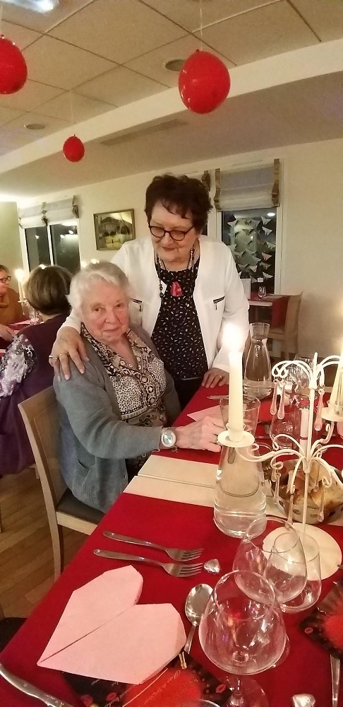 Femmes seniors amies résidence Domitys de Bayeux