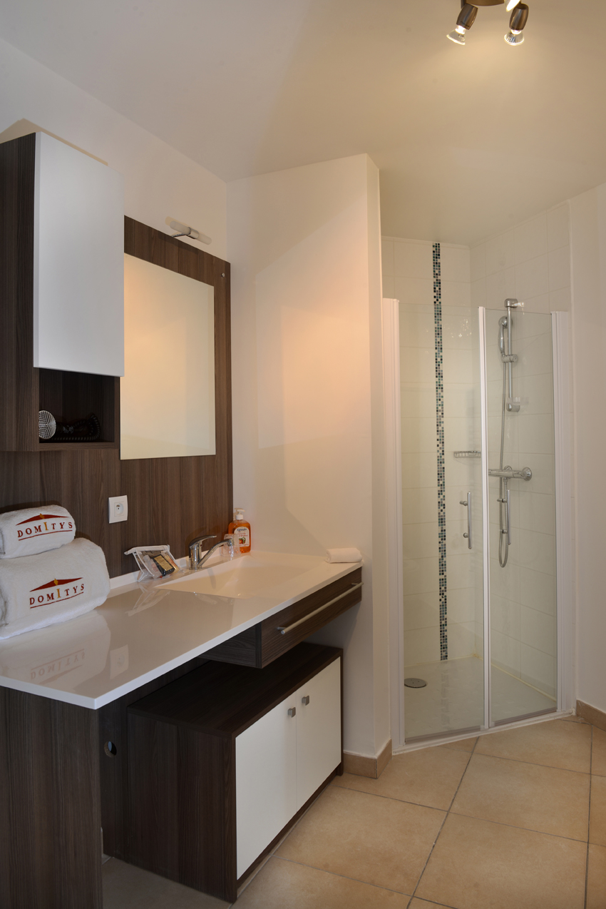 résidence senior fréjus salle de bain
