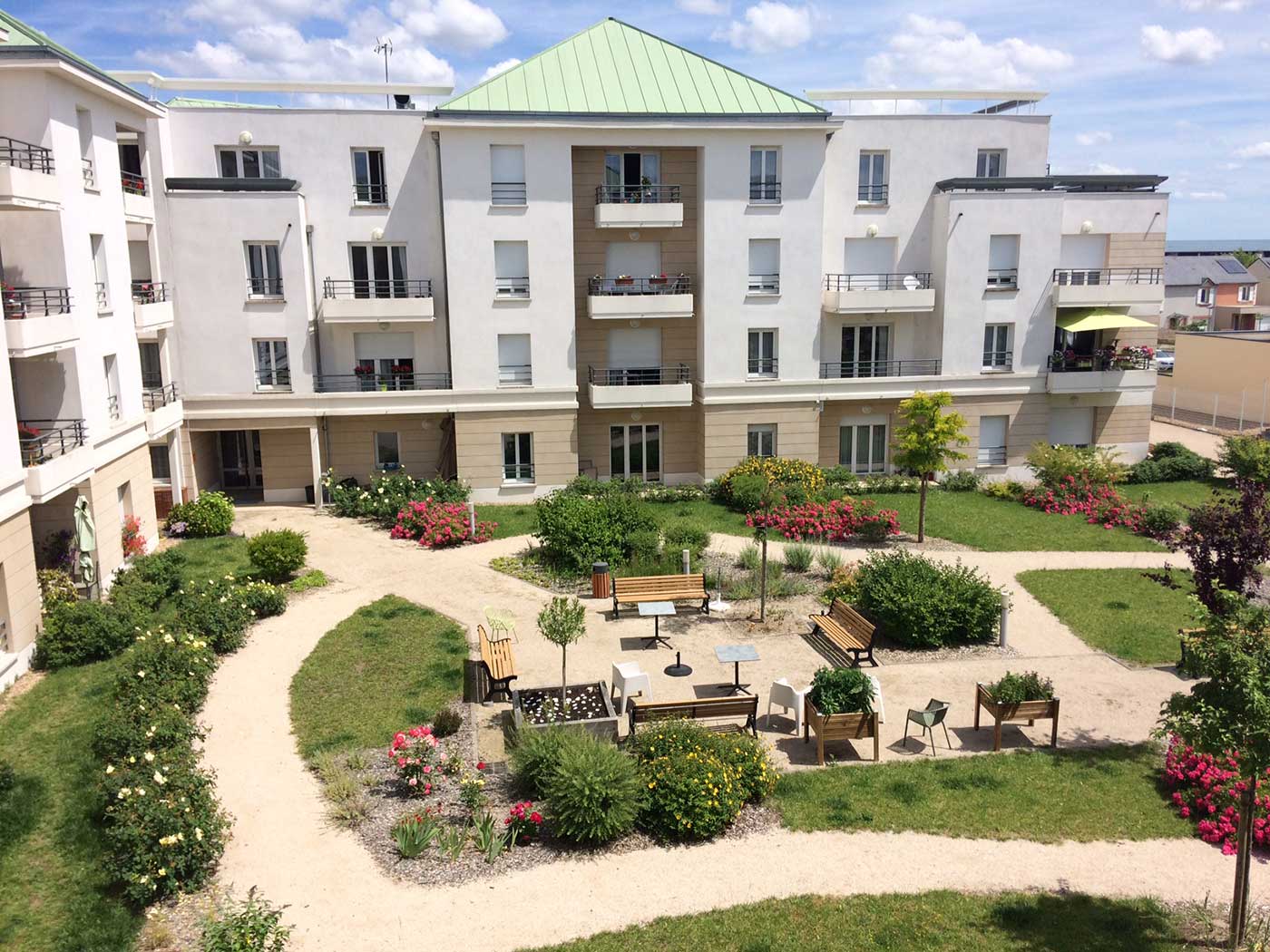 residence-senior-orleans-terrasse-1.jpg
