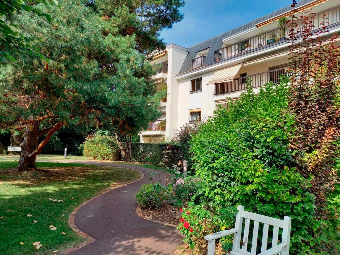 residence-senior-bourg-la-reine-terrasse.jpg