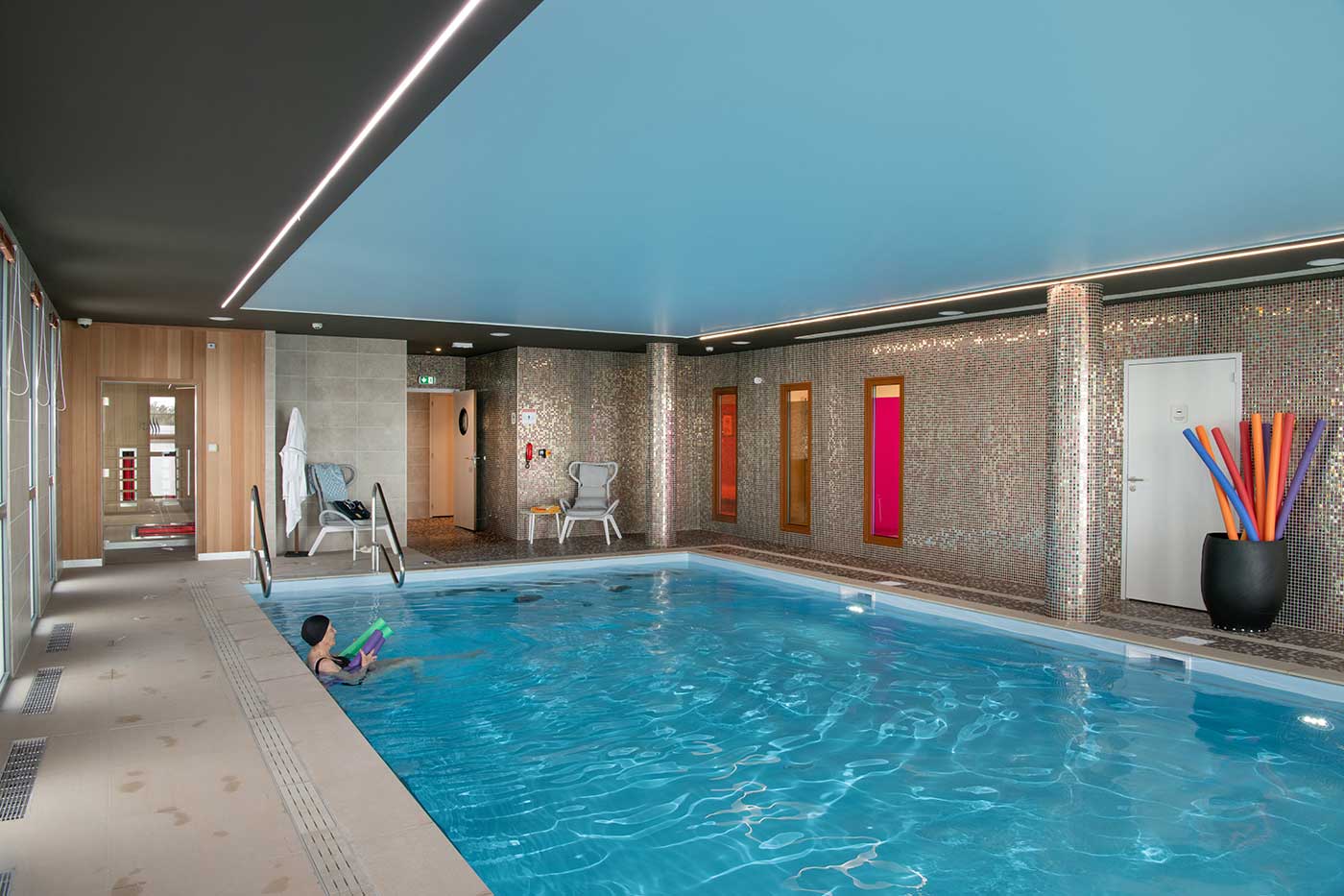 residence-senior-domitys-piscine.jpg