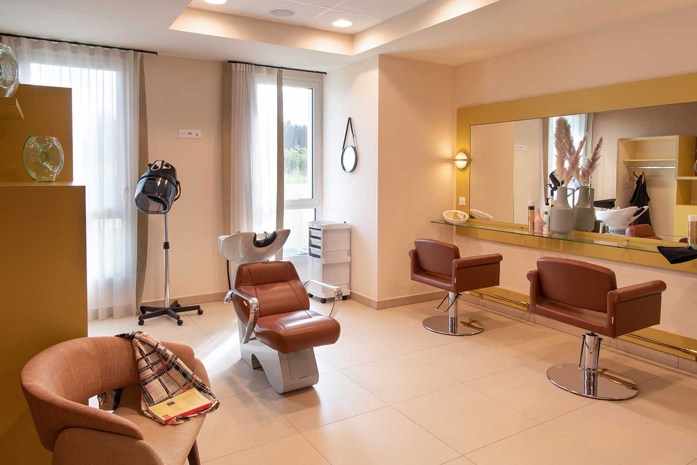 residence-senior-domitys-coiffeur.jpg