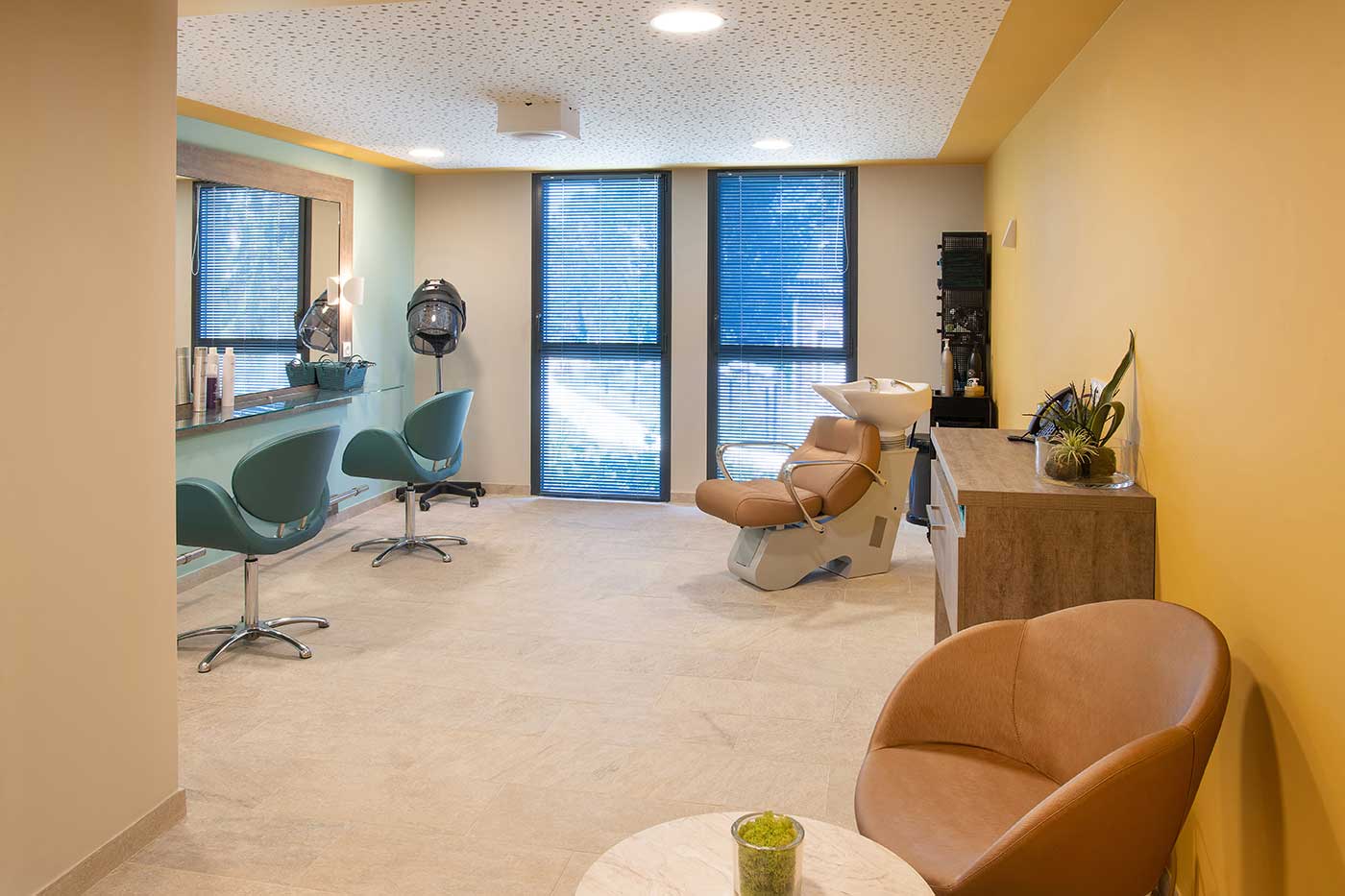 residence-senior-domitys-coiffeur.jpg