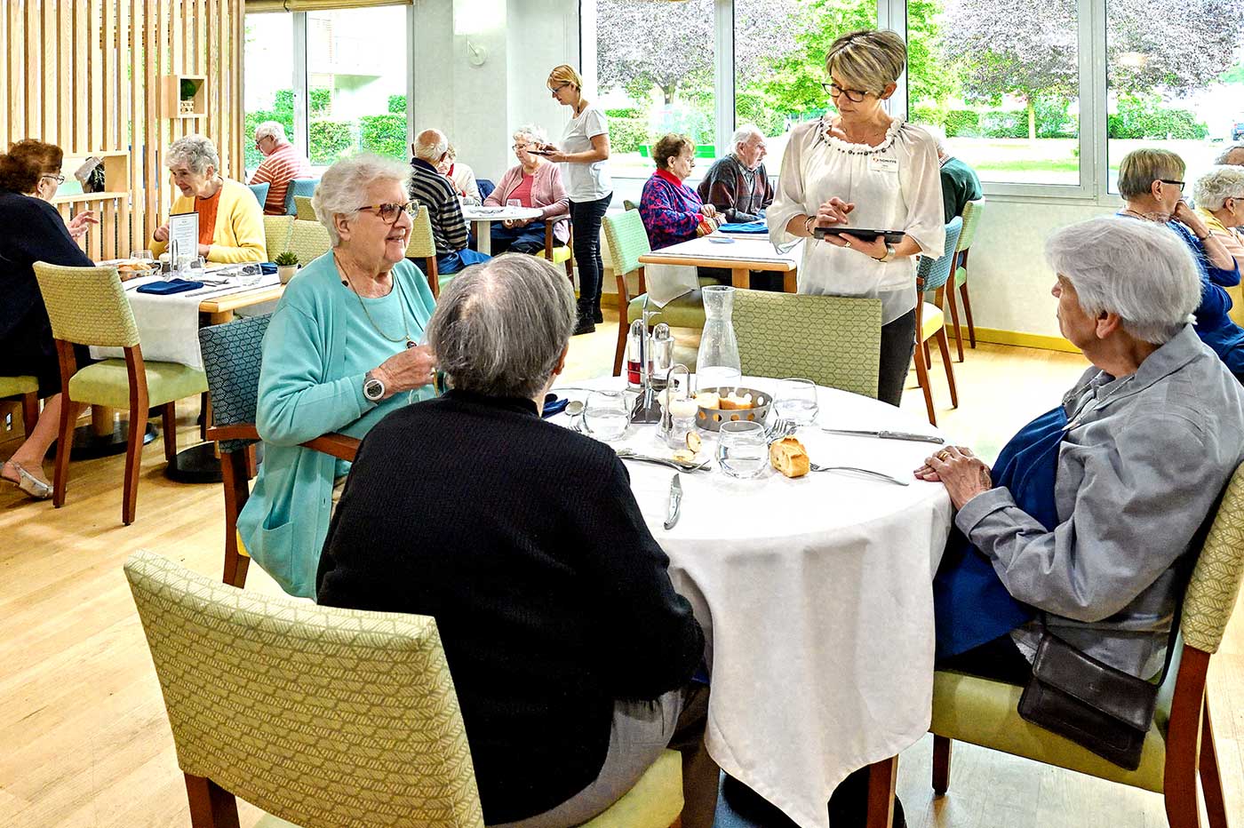 residence-senior-montlucon-restaurant.jpg