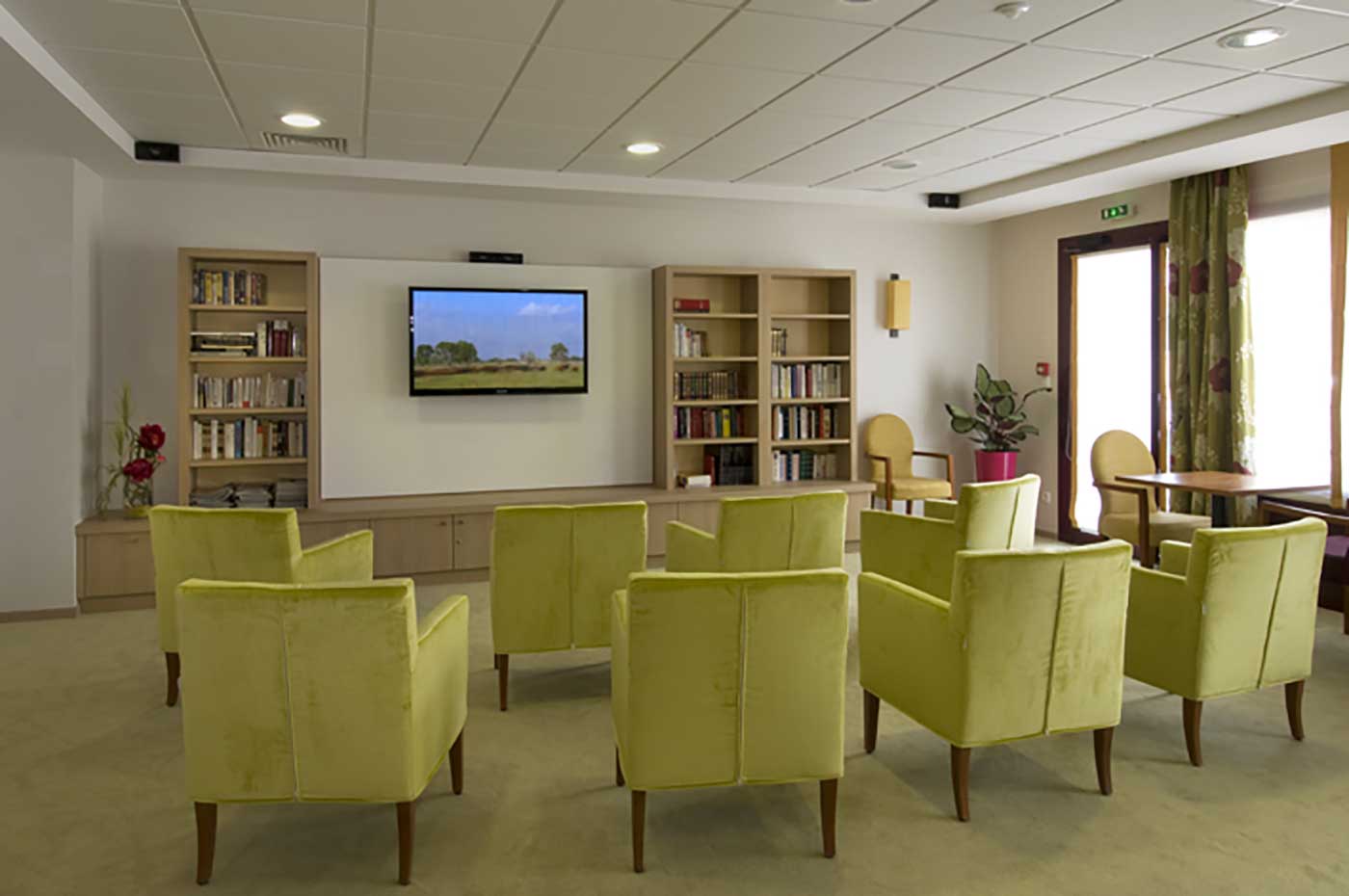 residence-senior-domitys-salon.jpg