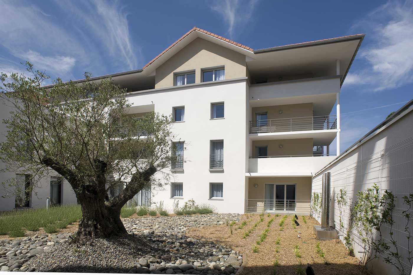 residence-senior-orthez-exterieur.jpg