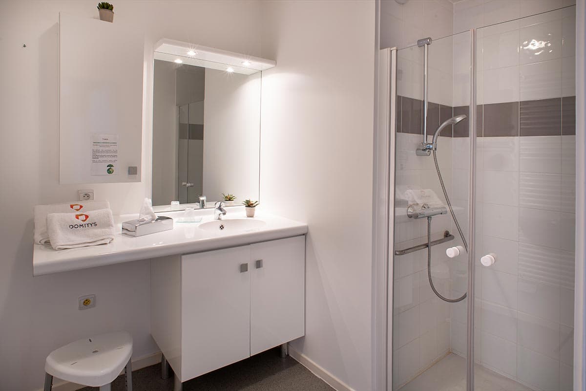 résidence senior villeneuve-le-roi salle de bain
