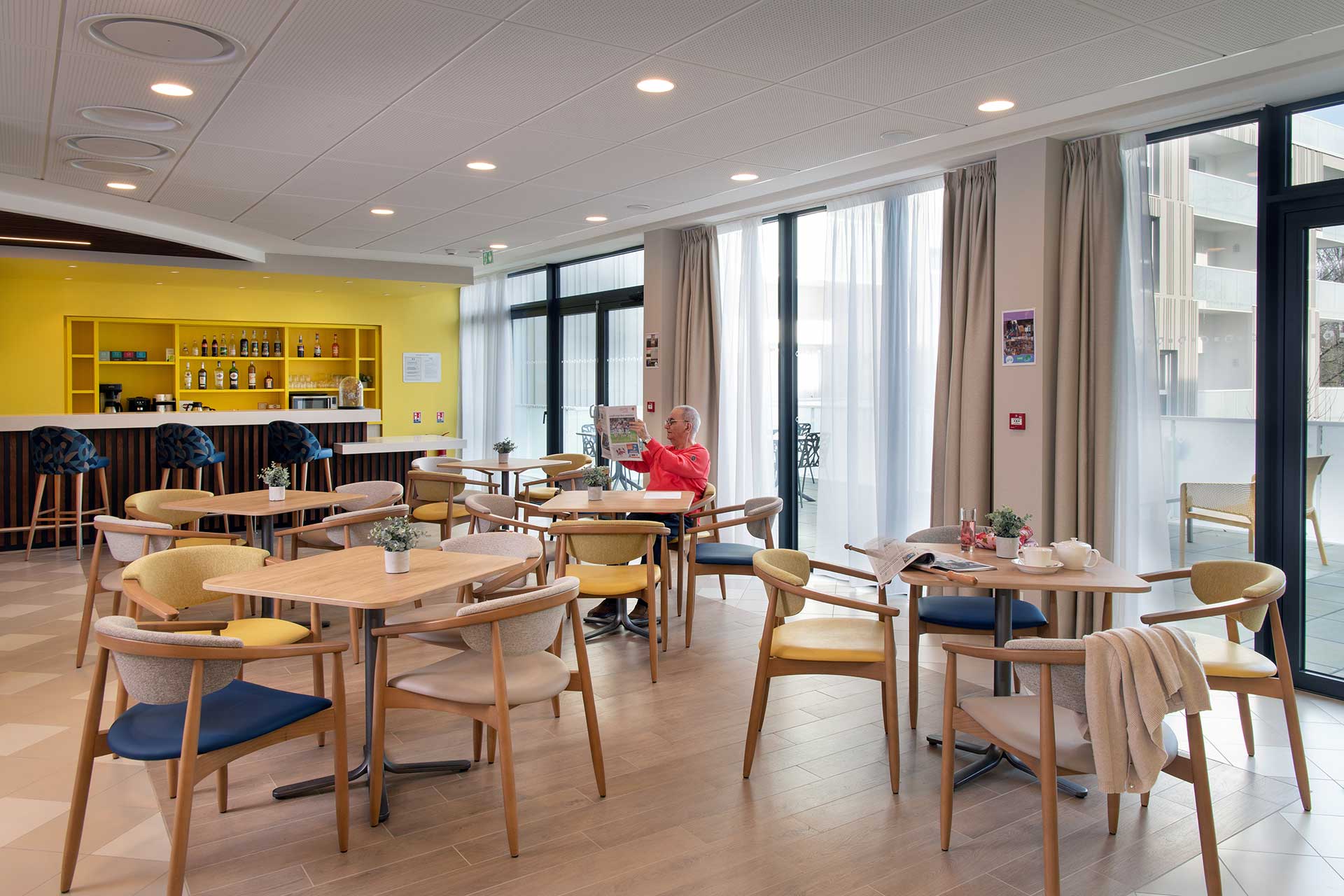 residence-senior-domitys-bar.jpg