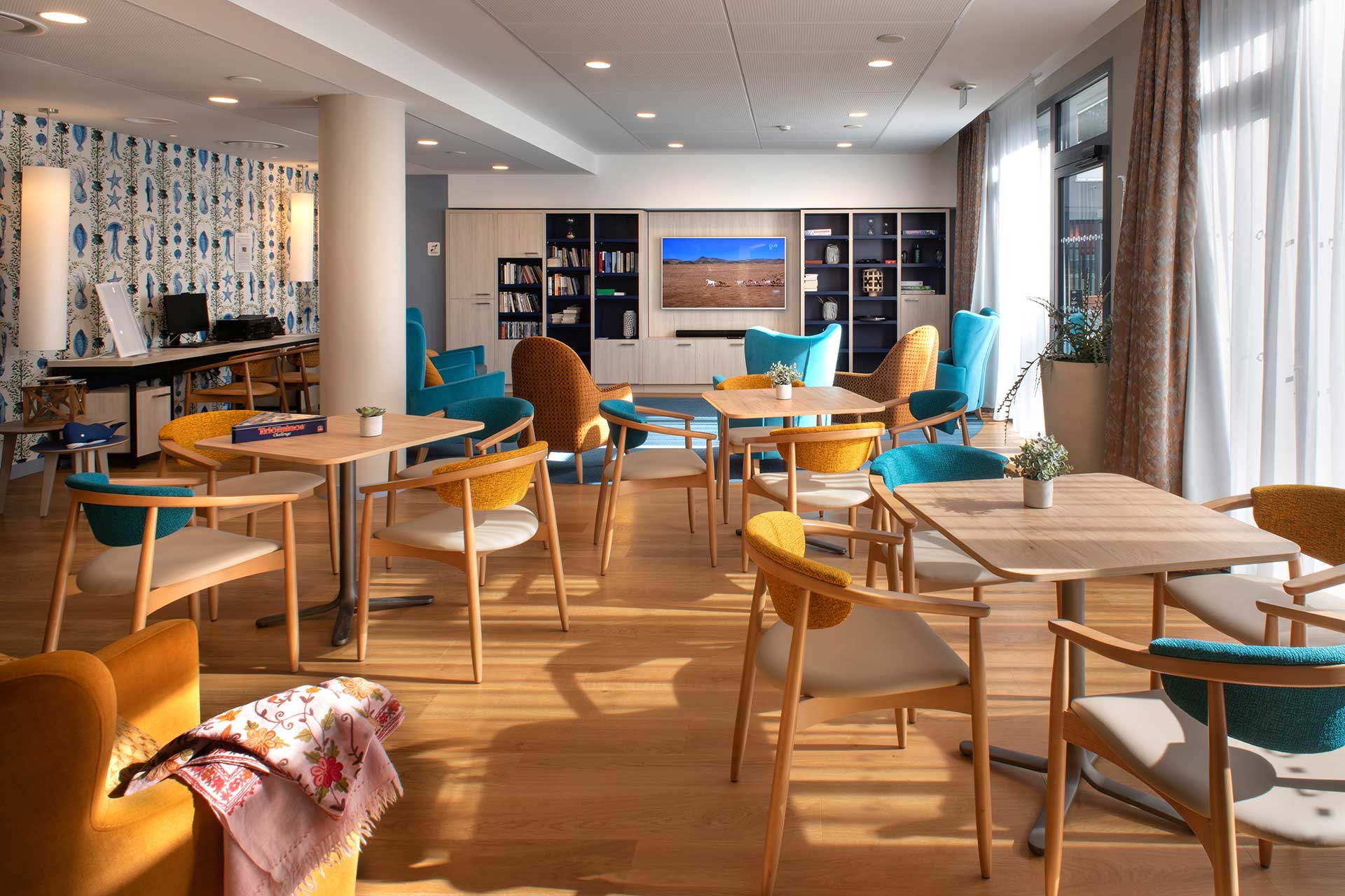 residence-senior-domitys-salon.jpg