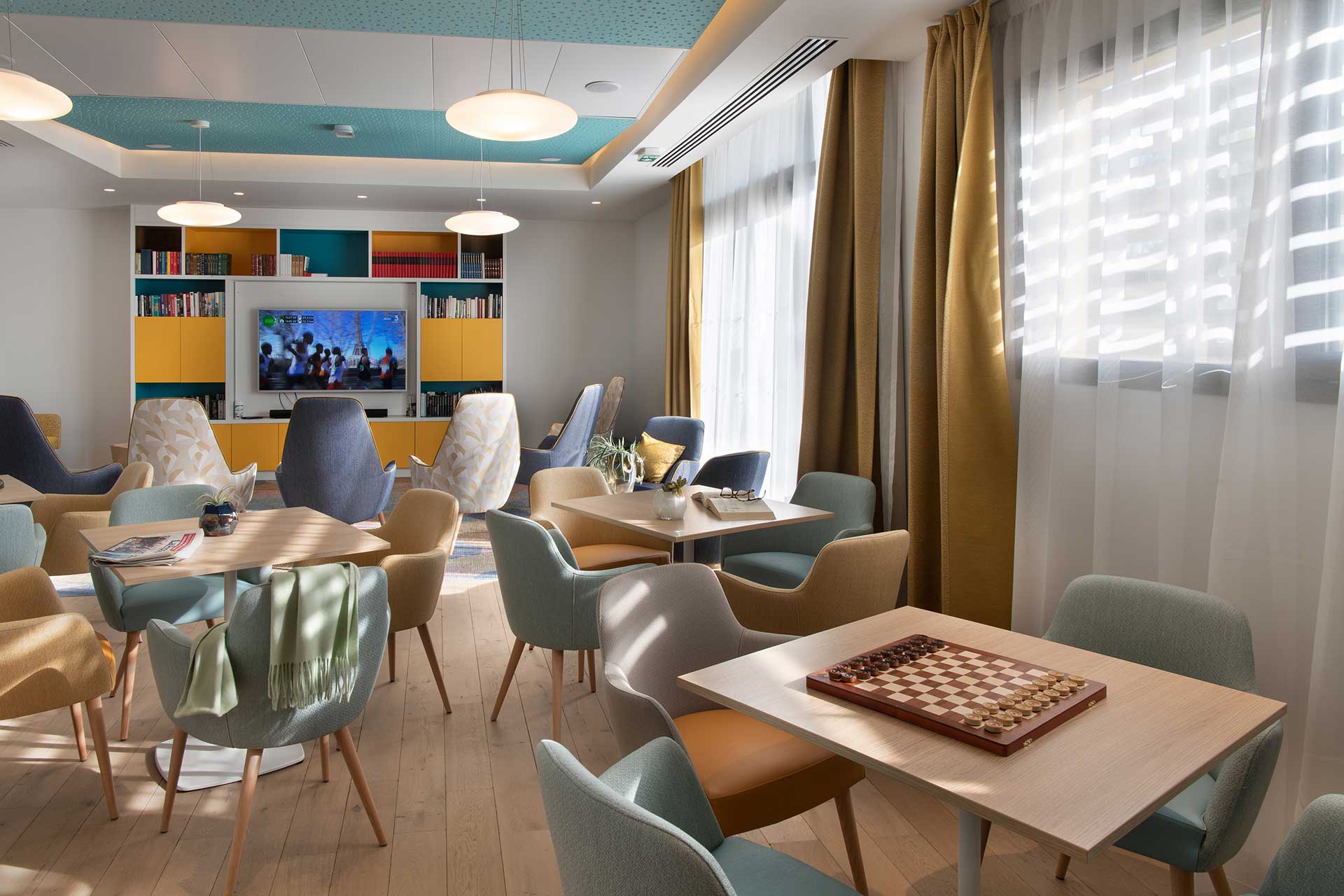 residence-senior-domitys-salon.jpg