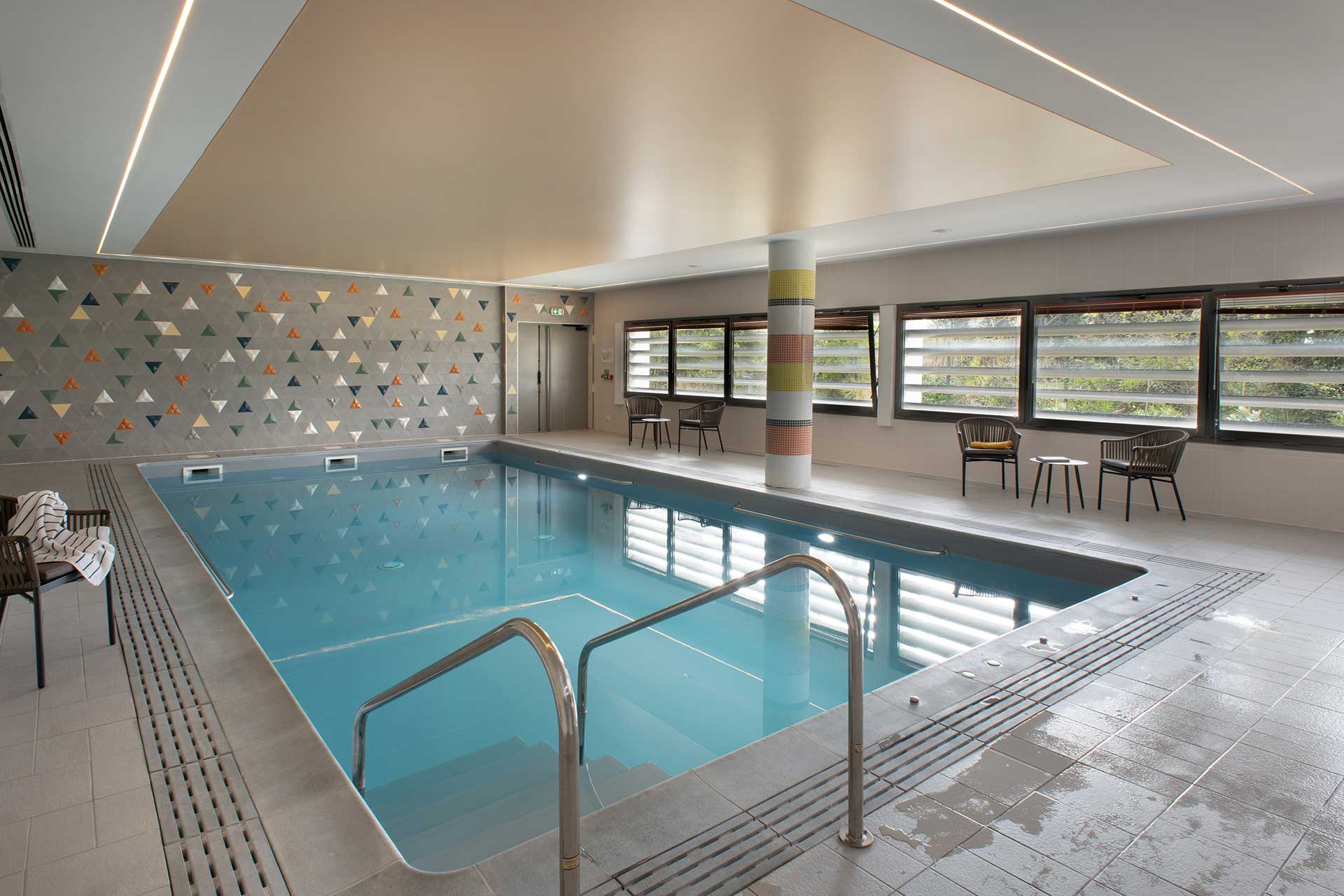 residence-senior-domitys-piscine.jpg