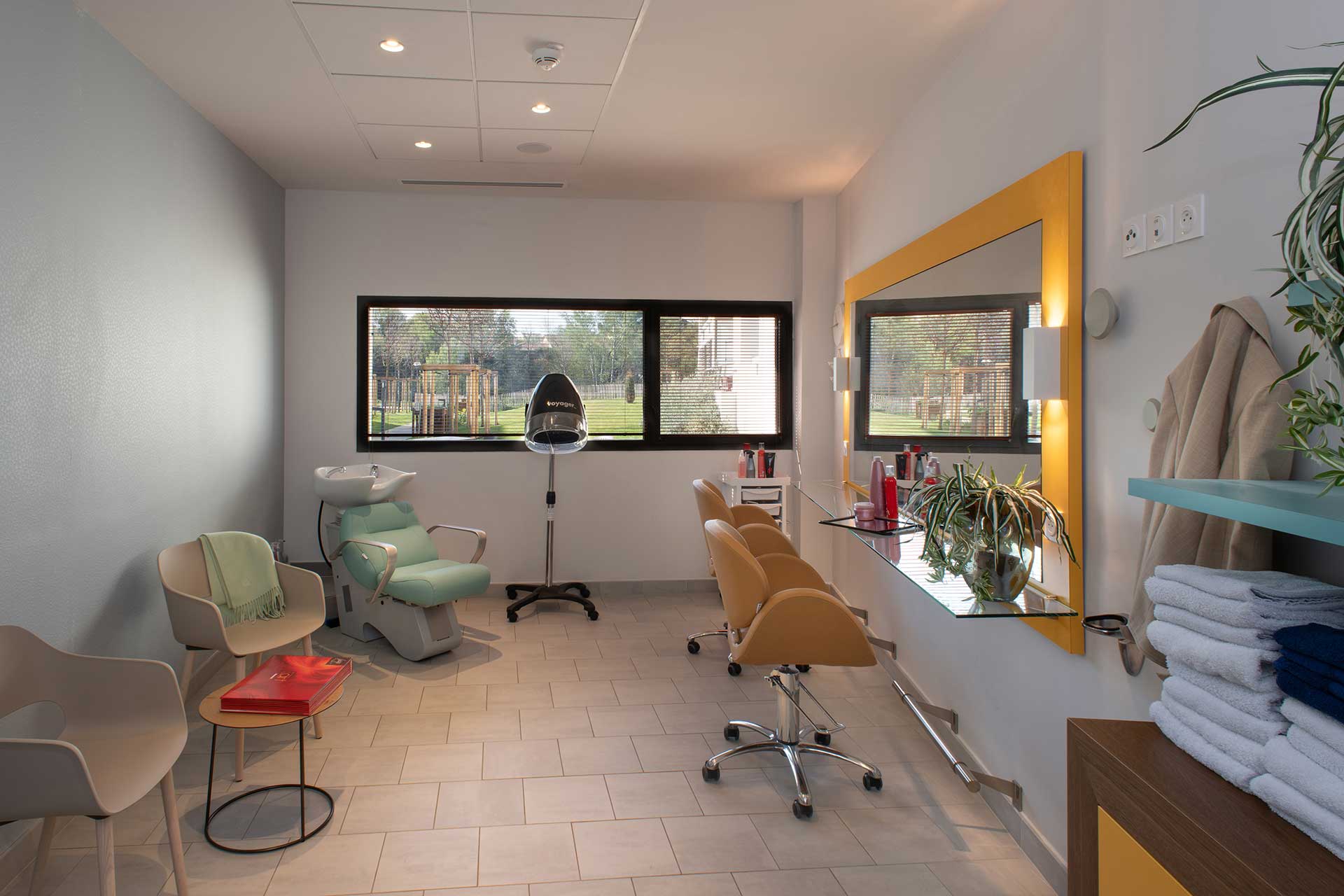 residence-senior-domitys-coiffeur.jpg