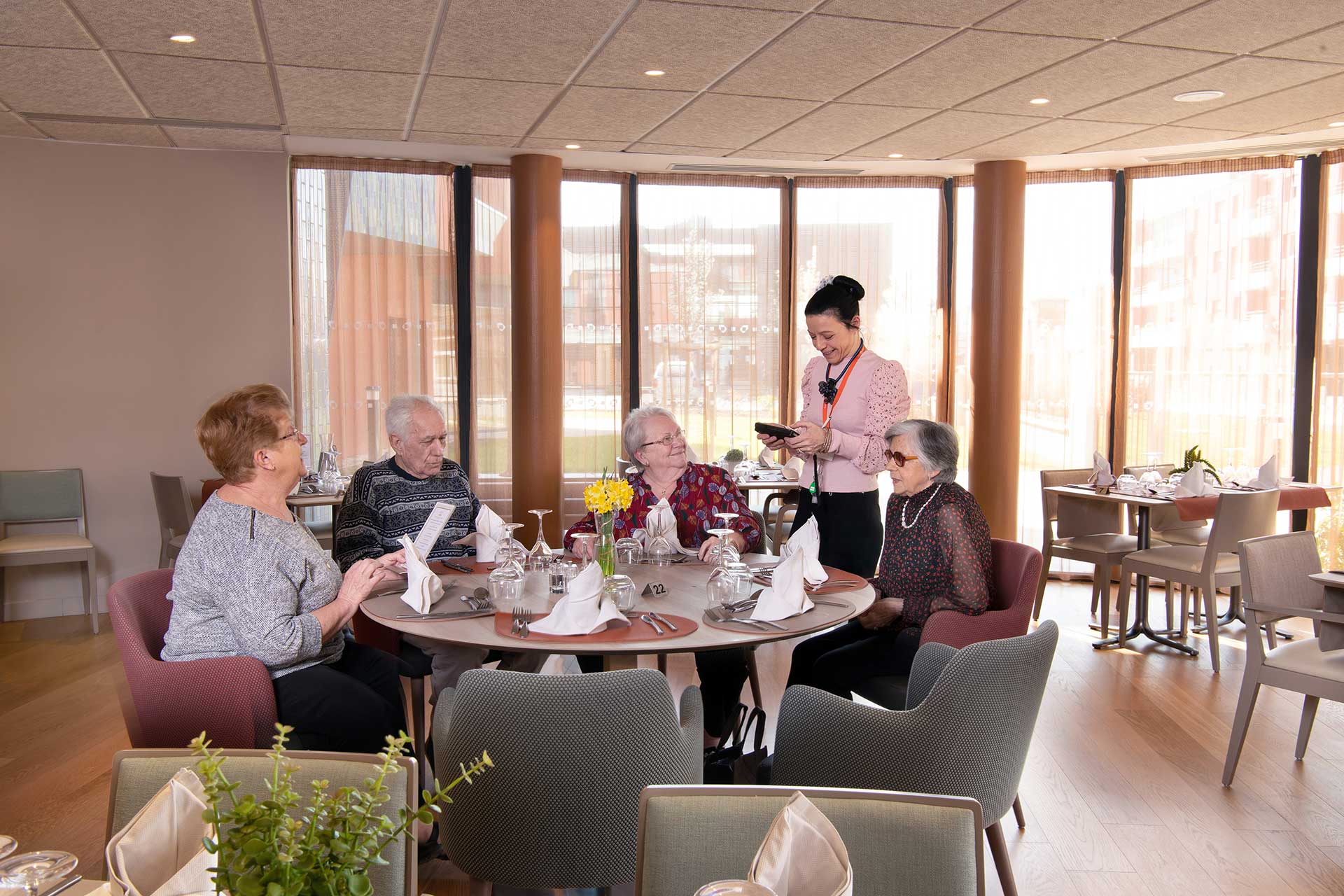 residence-senior-saint-aubin-les-elbeuf-restaurant.jpg