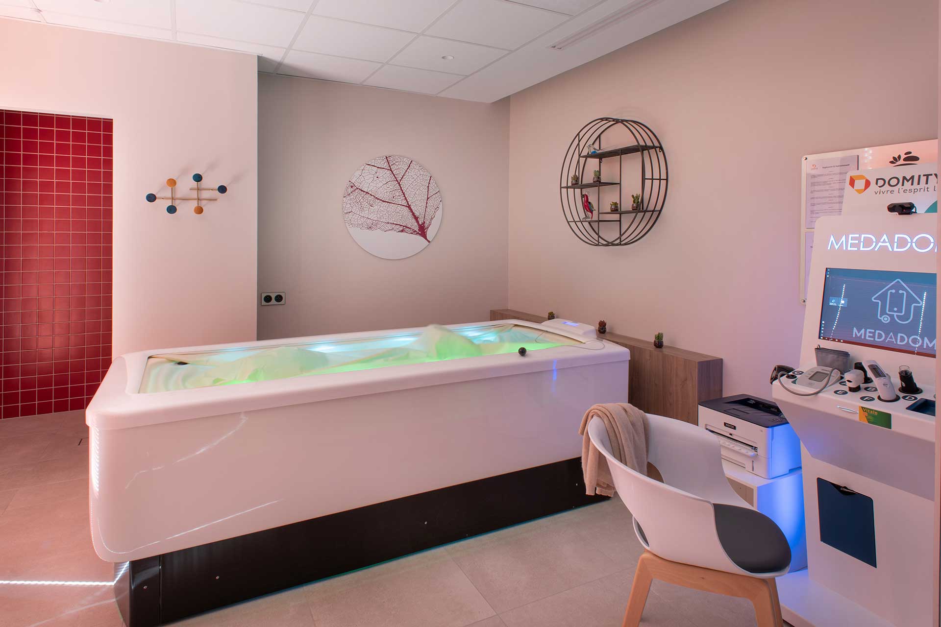 residence-senior-saint-aubin-les-elbeuf-lit-hydromassant.jpg