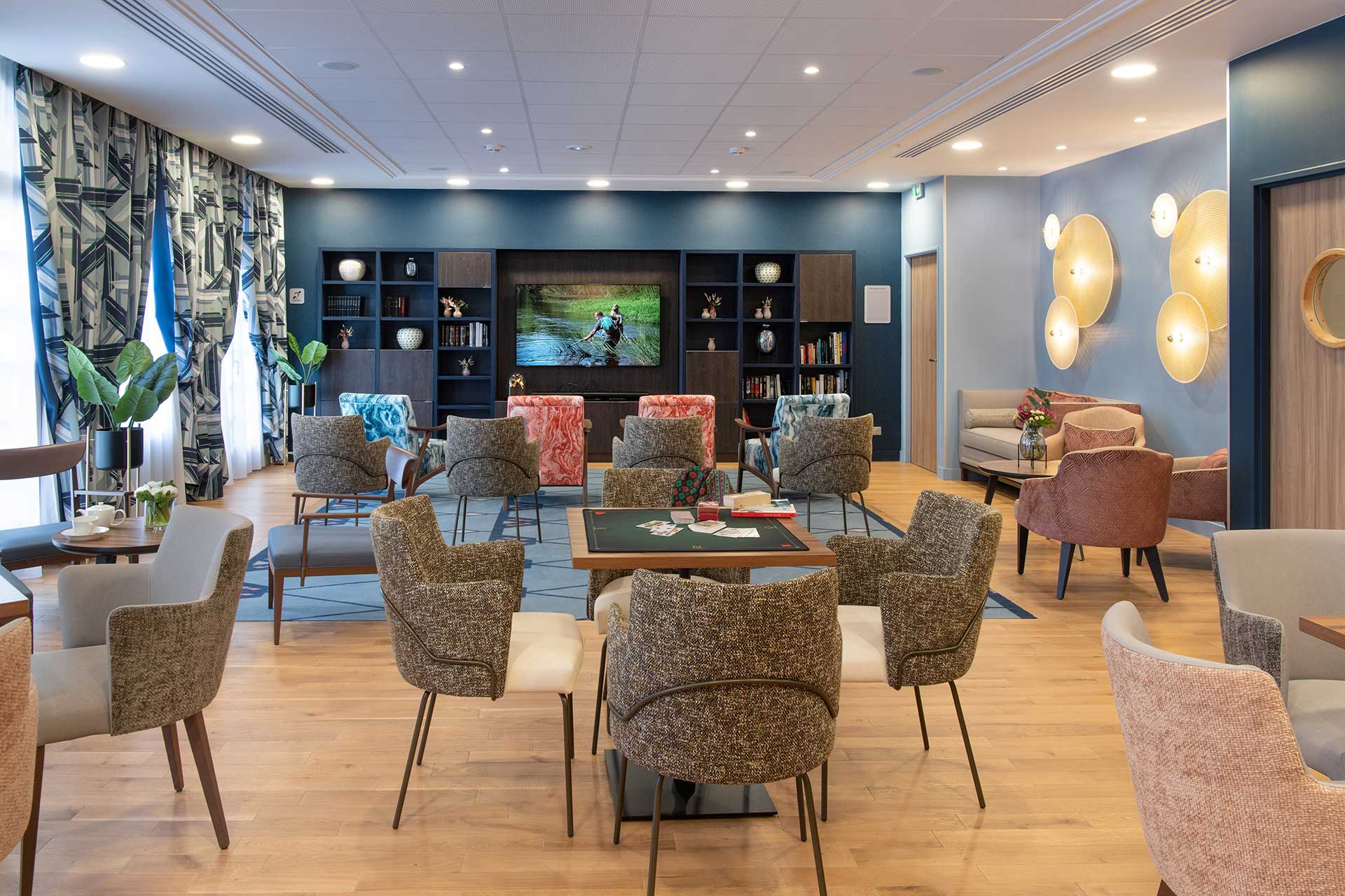 residence-senior-domitys-salon.jpg