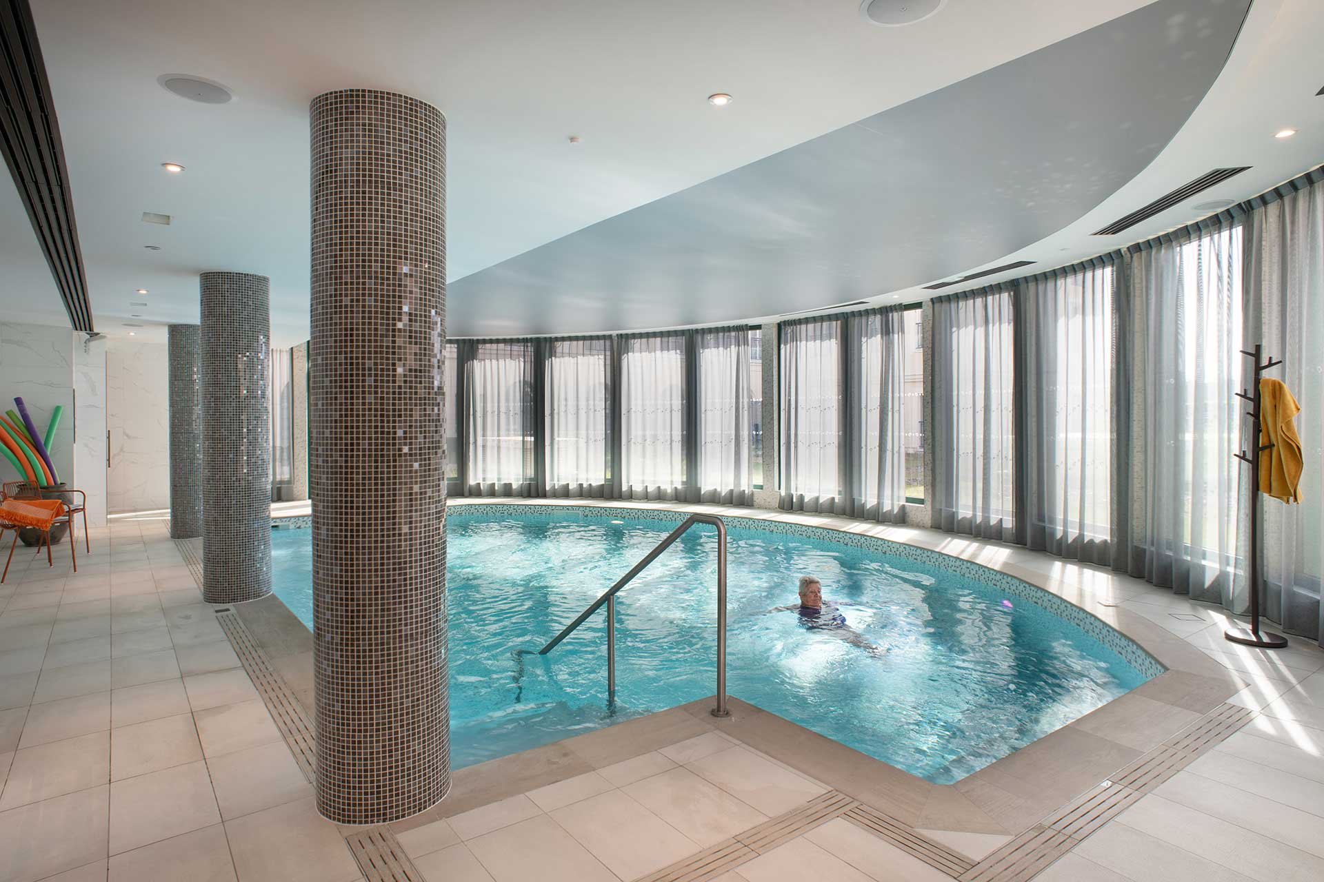 residence-senior-domitys-piscine.jpg