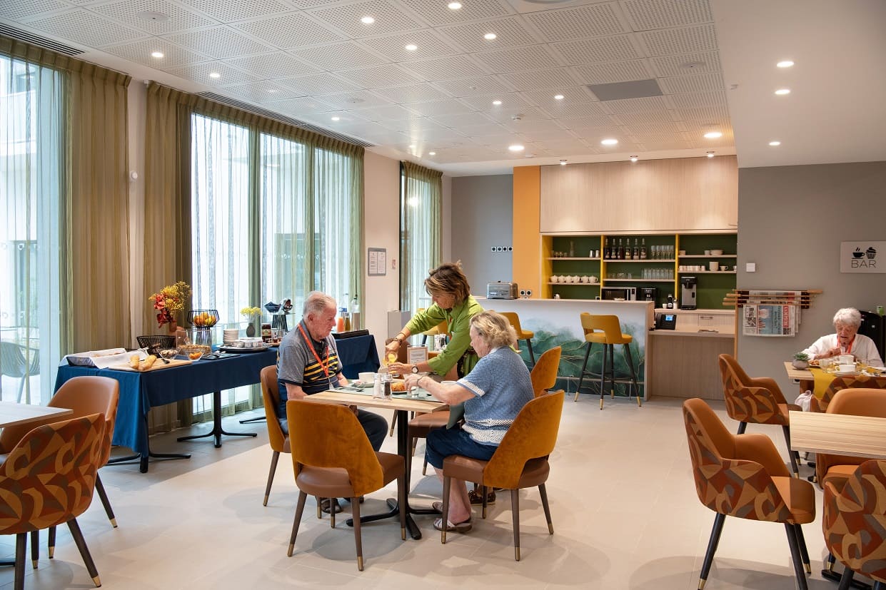 residence-senior-domitys-bar.jpg